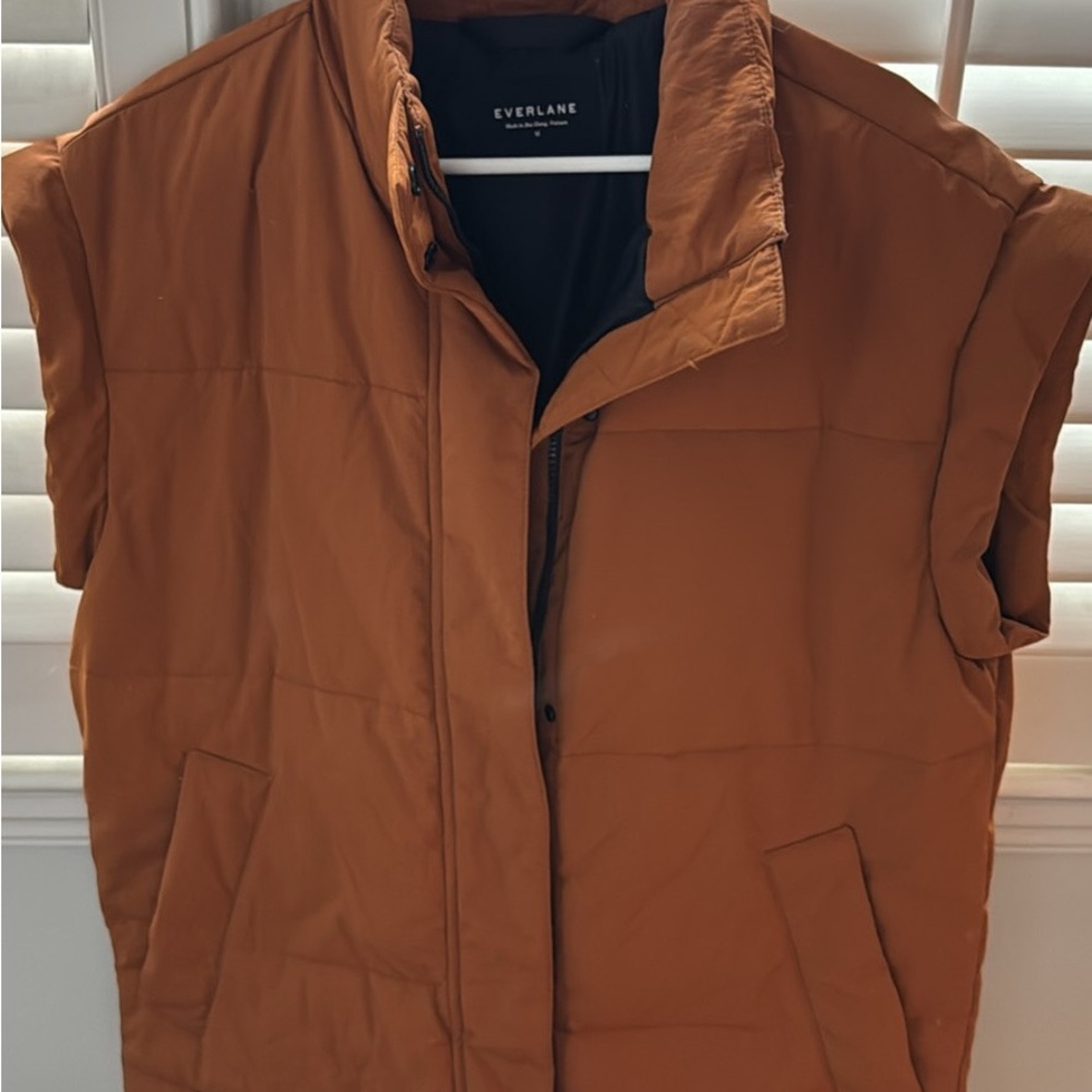 Everlane Women’s Brown oversized Puffer Vest